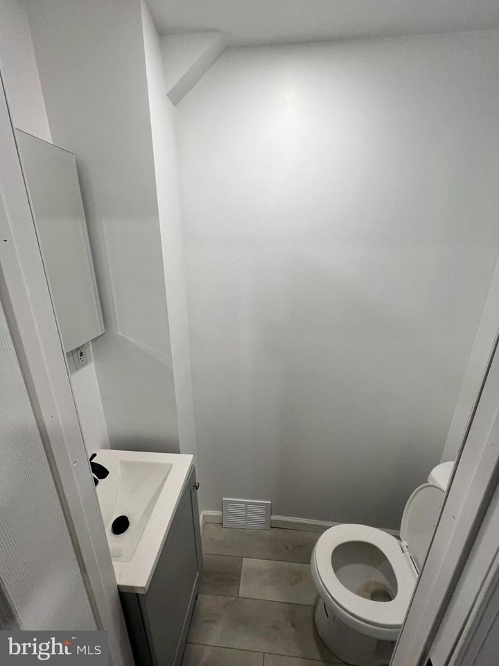 2145 N Dover St - Photo 2 of 10