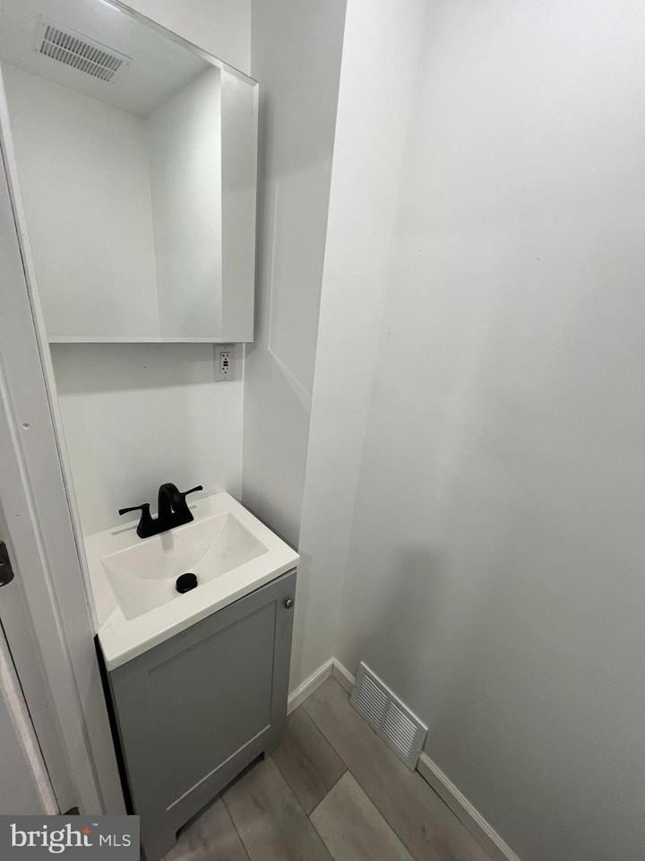 2145 N Dover St - Photo 3 of 10