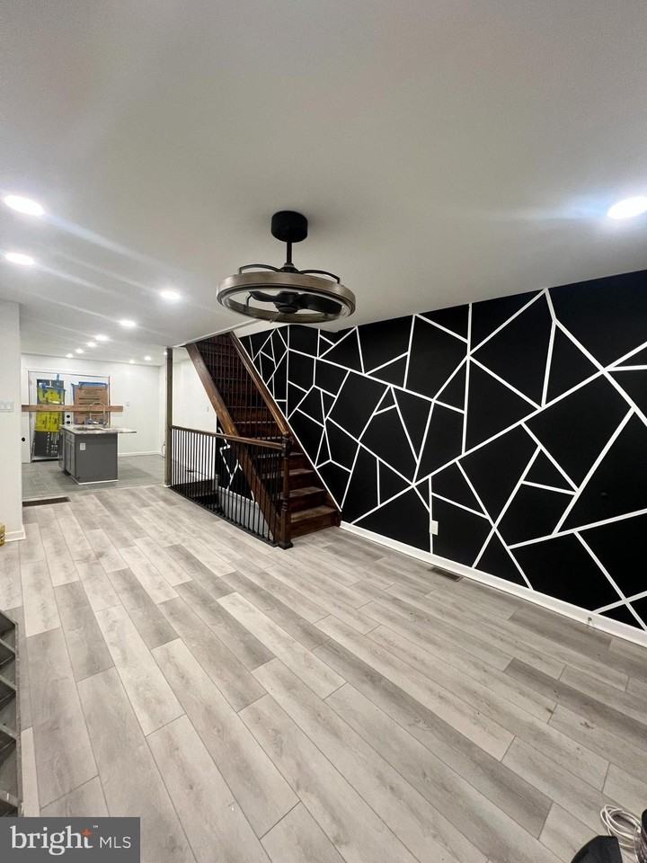 2145 N Dover St - Photo 4 of 10