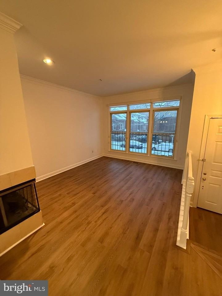 1516 N Colonial Ter - Photo 2 of 45