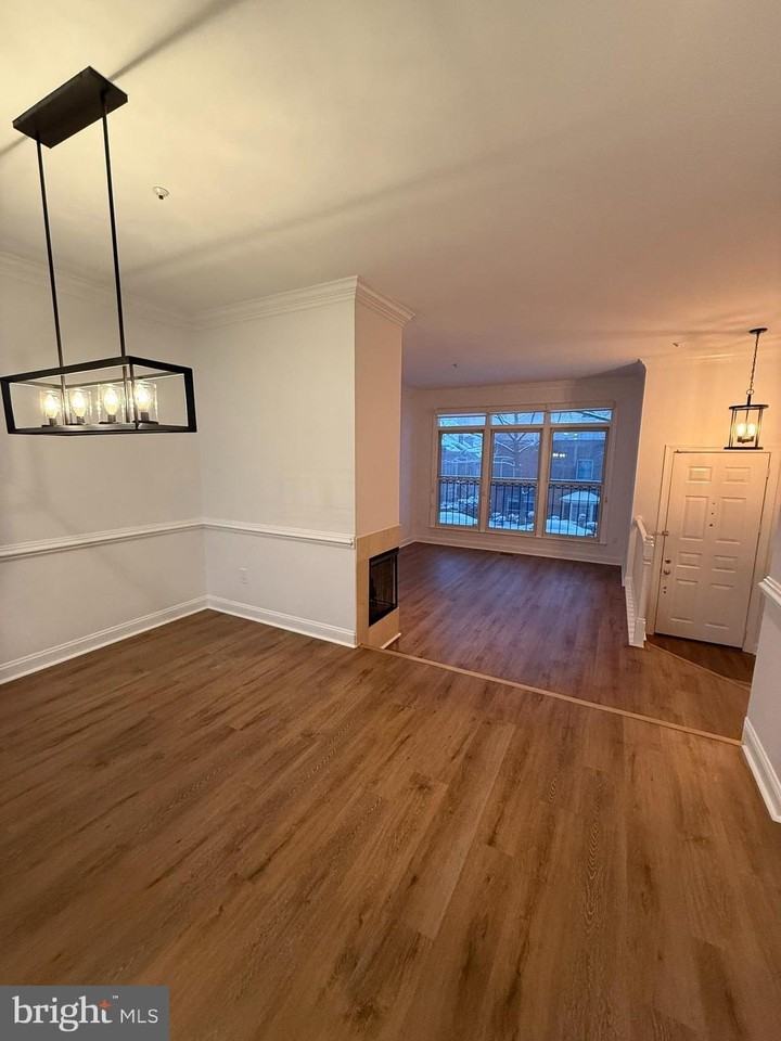 1516 N Colonial Ter - Photo 3 of 45