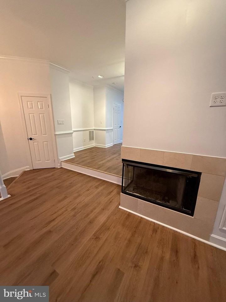 1516 N Colonial Ter - Photo 4 of 45