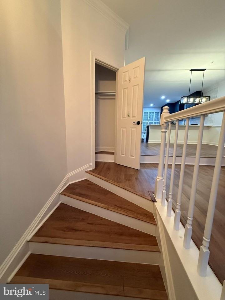 1516 N Colonial Ter - Photo 5 of 45