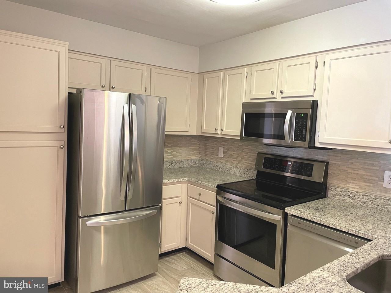 1100 Quaker Hill Dr Apt 421 - Photo 4 of 27