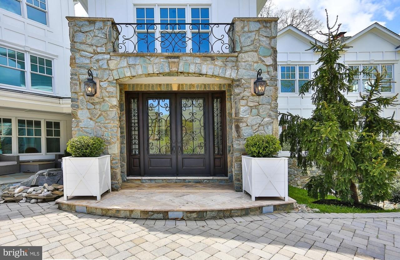 6329 Linway Ter - Photo 4 of 50