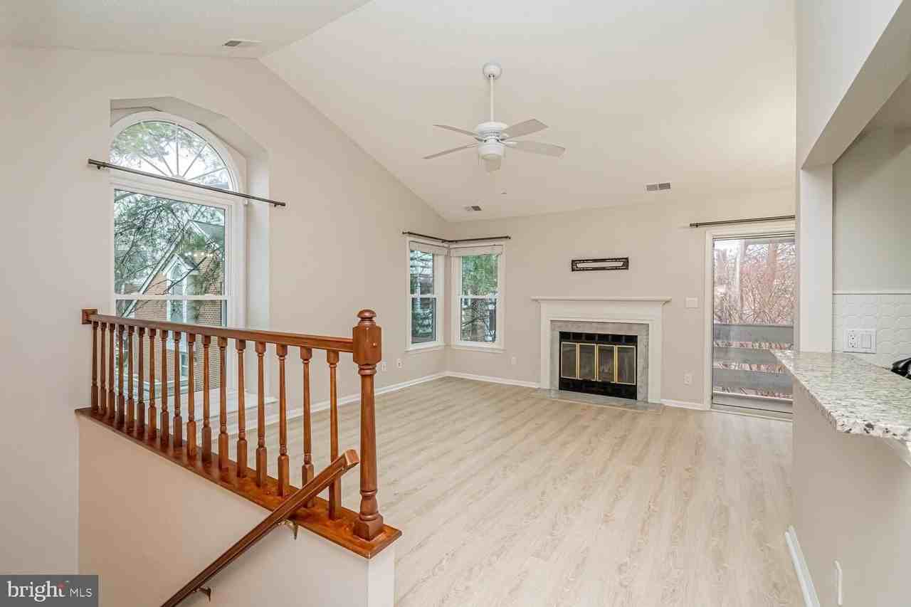 7600 Lakeside Village Dr Unit G - Photo 7 of 44