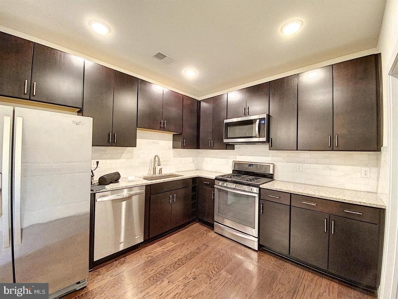 2903 Bleeker St Unit 303 - Photo 5 of 12