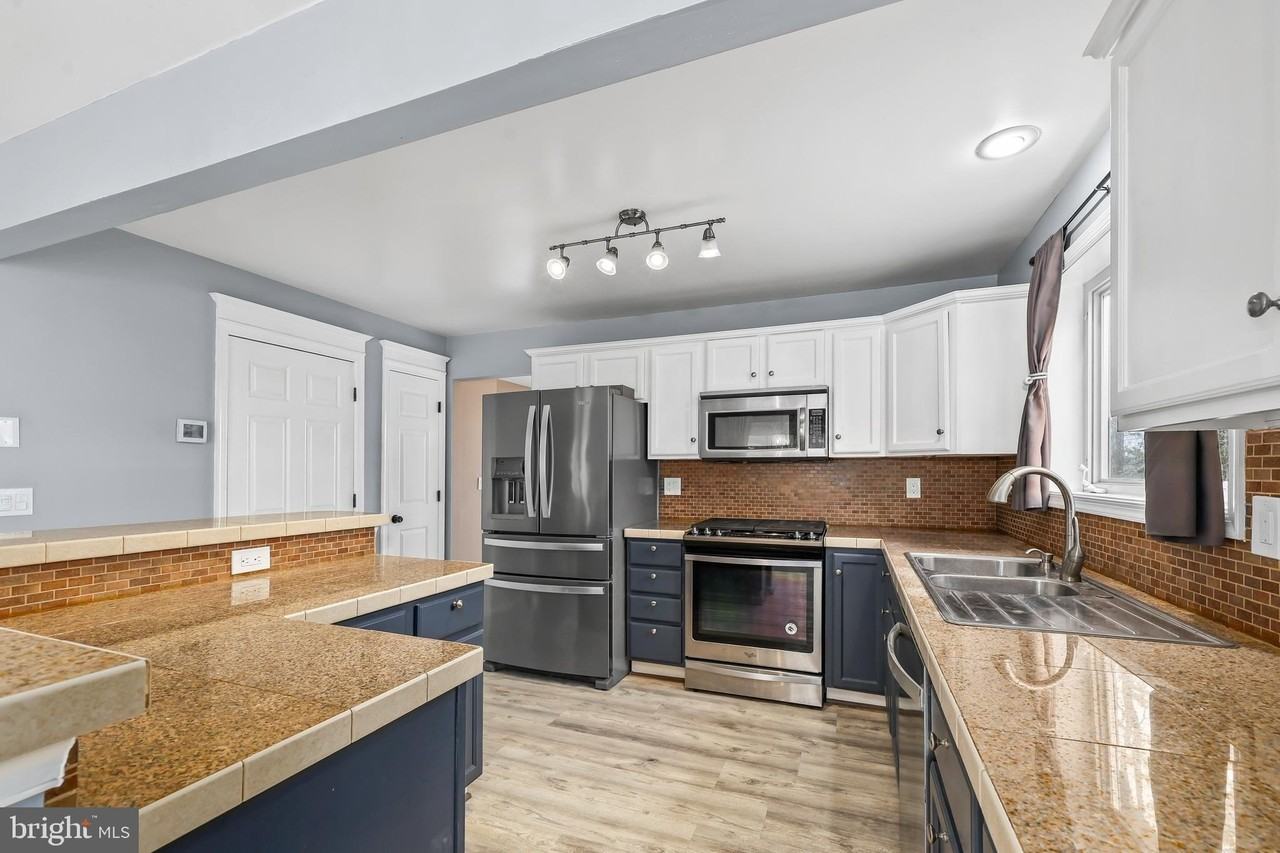 105 Mount Vernon Ct - Photo 3 of 49