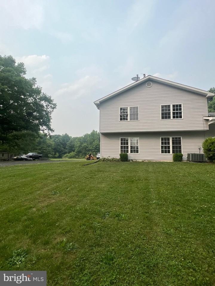 1529 Courthouse Rd Unit B - Photo 4 of 22