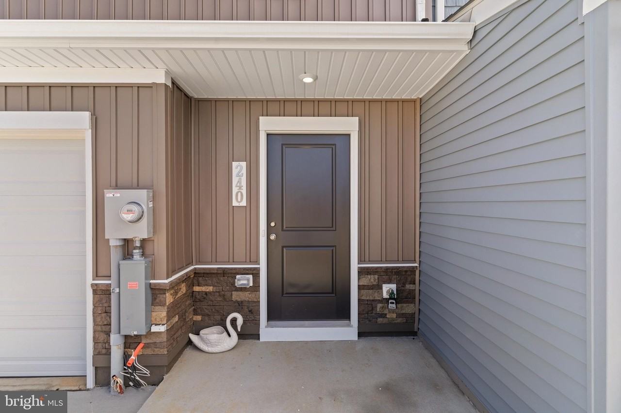 240 Olympus Rd - Photo 2 of 28