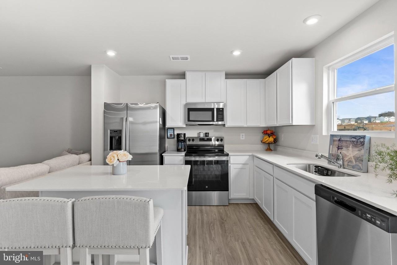 240 Olympus Rd - Photo 5 of 28