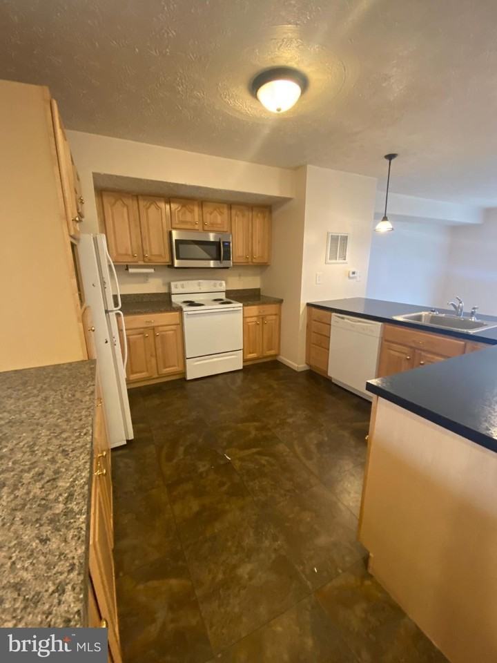 28 Holler Rd Apt 3 - Photo 2 of 23