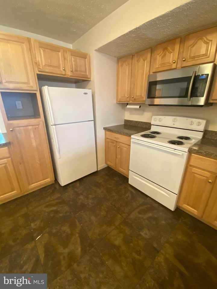 28 Holler Rd Apt 3 - Photo 3 of 23