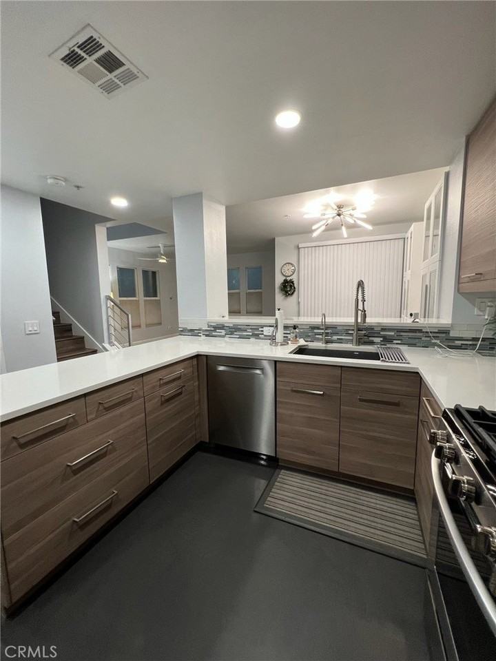 226 E Jeanette Ln - Photo 2 of 3