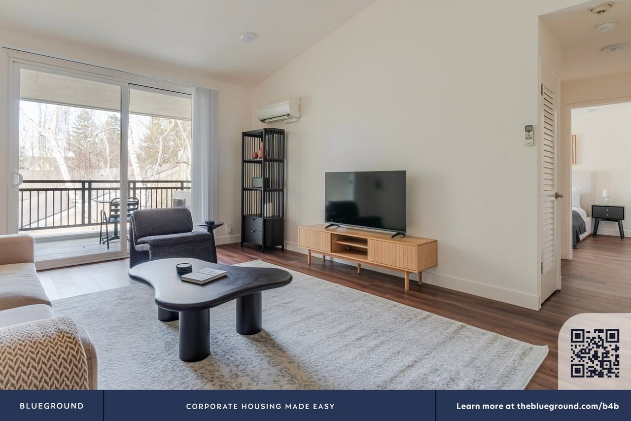 1050 Benton Street - Photo 6 of 35