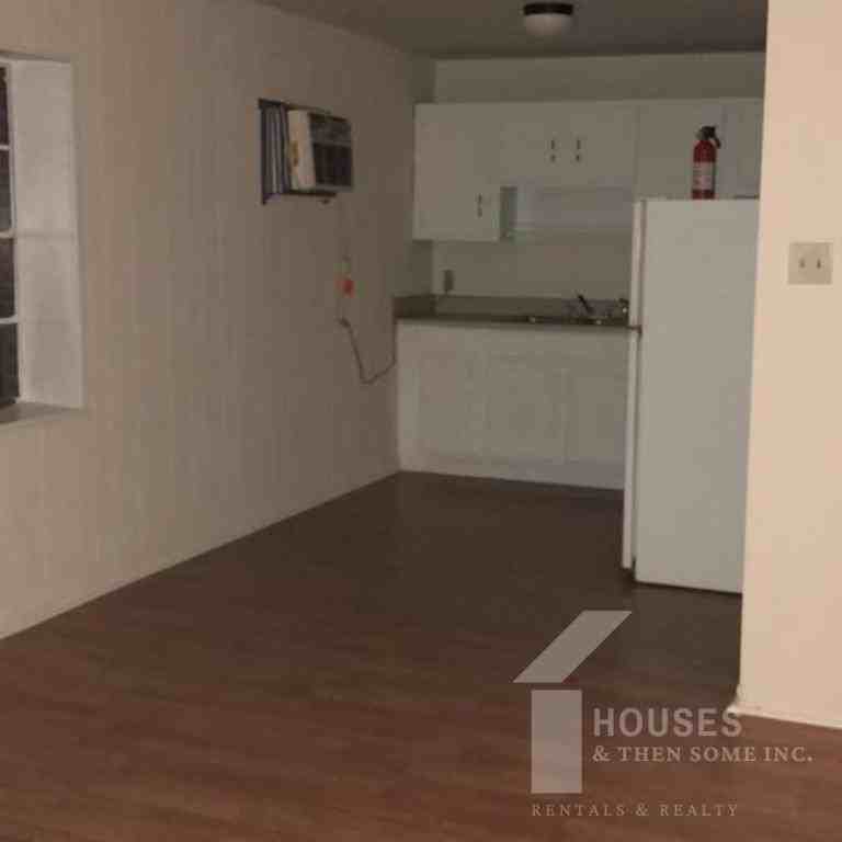 601 W Floyd Baker Blvd - Photo 3 of 9