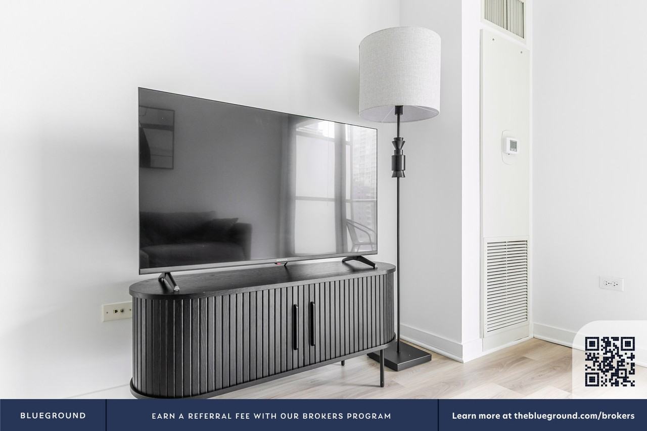 730 S Clark St #1280 - Photo 5 of 38