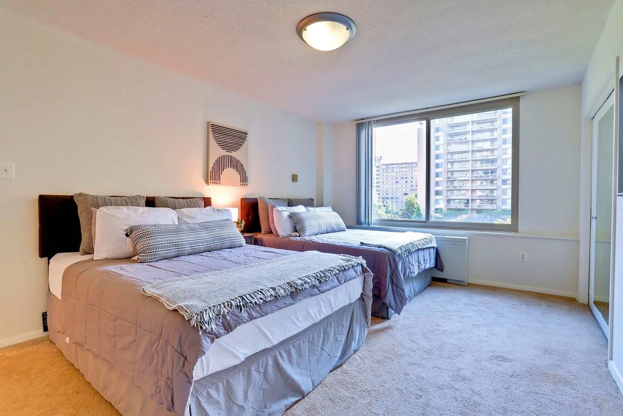 1600 S Eads St #1022415P - Photo 5 of 27