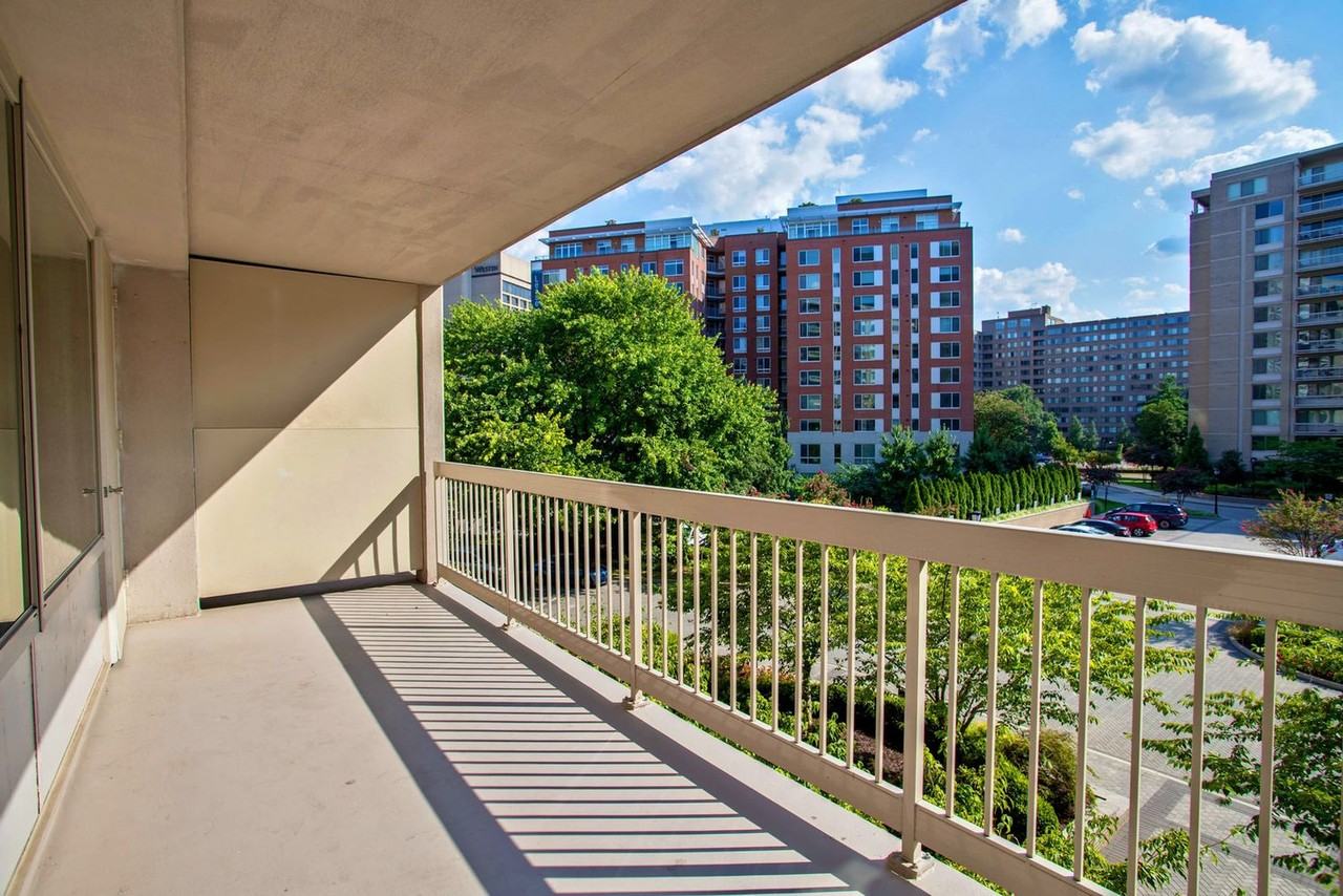 1600 S Eads St #1022415P - Photo 6 of 27