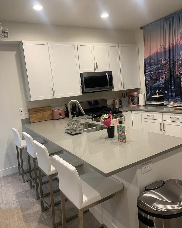 477 N Beaumont Ct - Photo 4 of 10