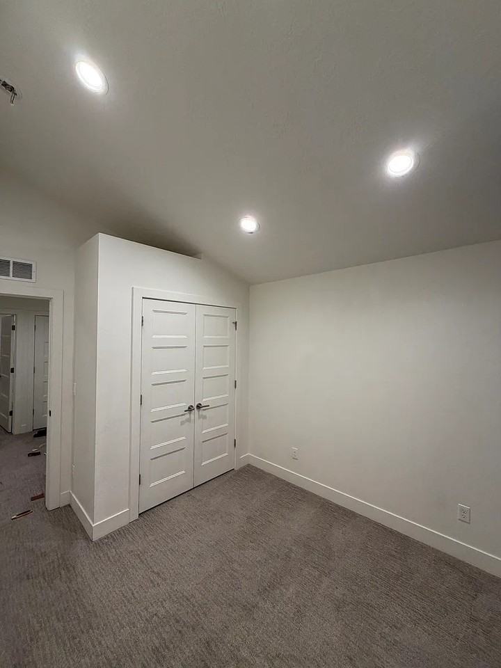 477 N Beaumont Ct - Photo 6 of 10