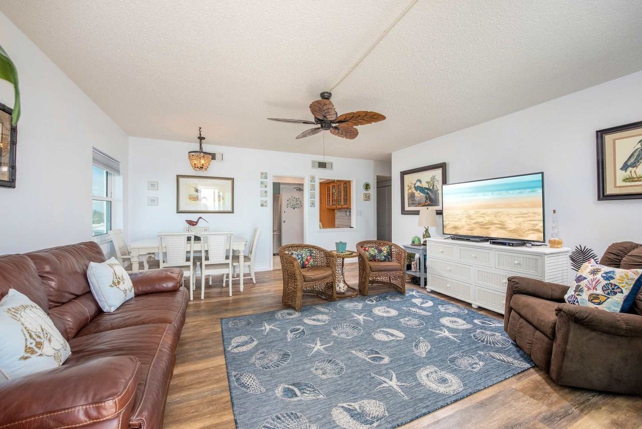 205 Jimmy Buffett Memorial Highway - Photo 4 of 30