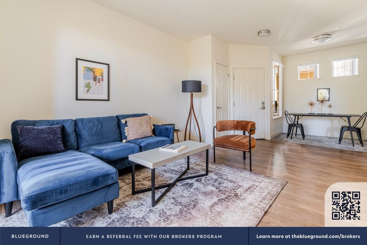 1265 Lakeside Dr #2100 - Photo 5 of 23