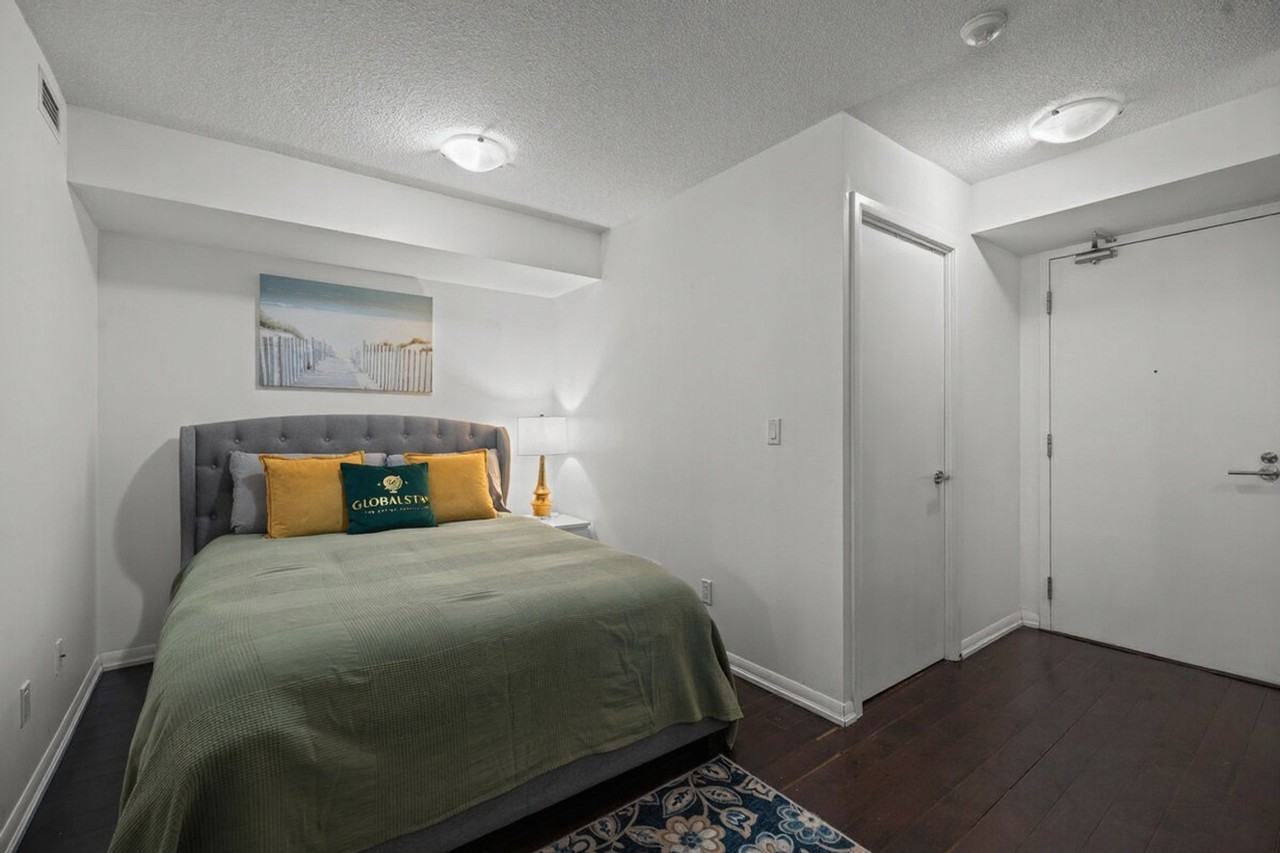 211 Fort York Blvd #1345917P - Photo 3 of 26