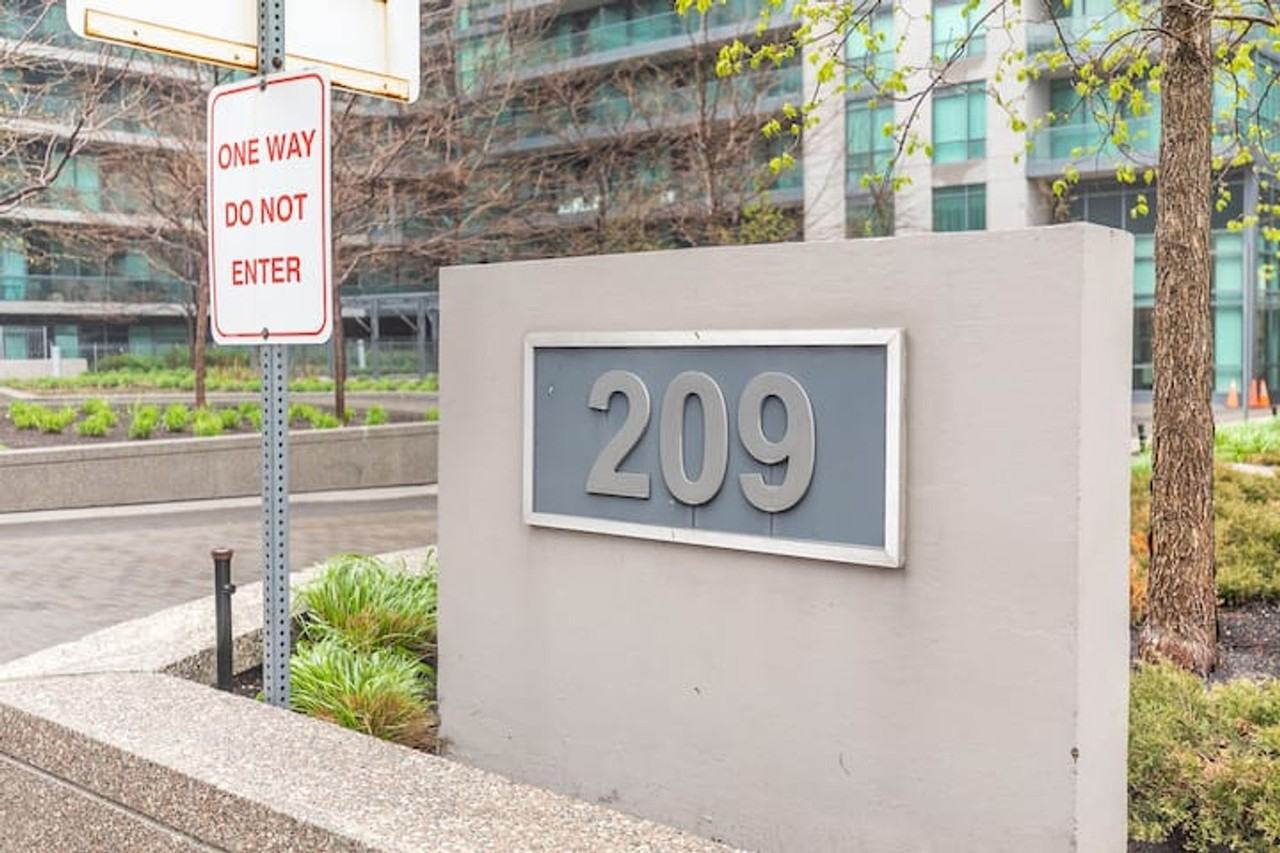 211 Fort York Boulevard - Photo 2 of 26