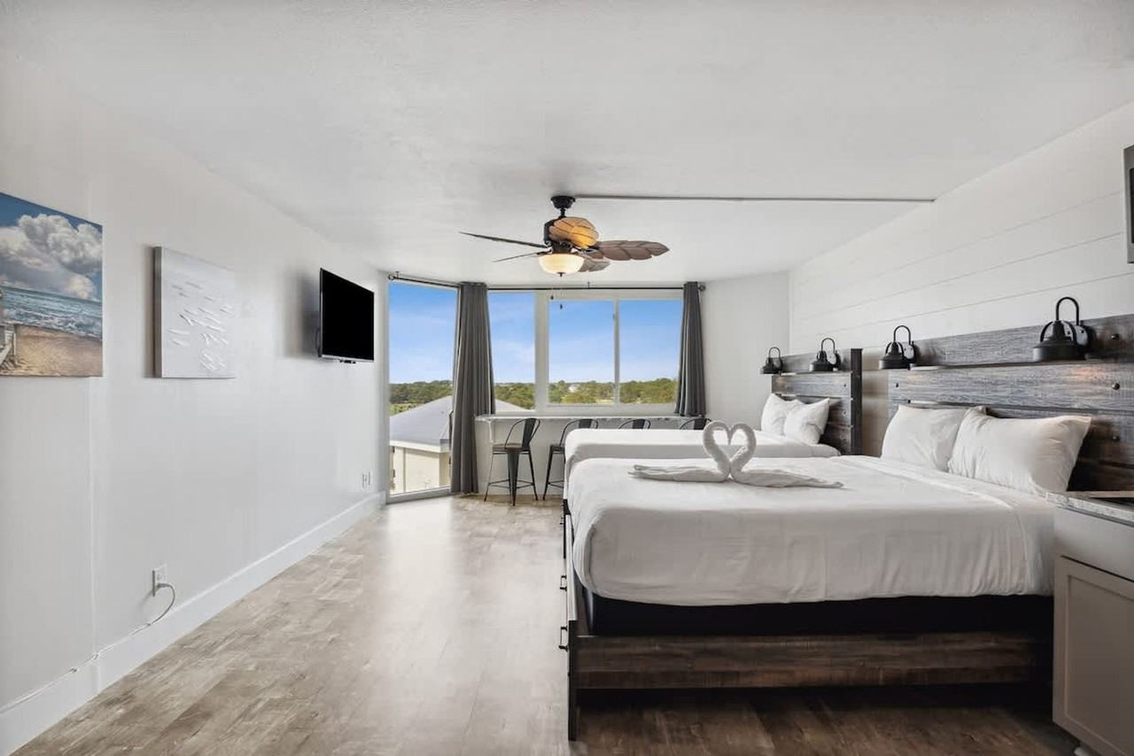 8817 S Thomas Dr #1354965P - Photo 2 of 49