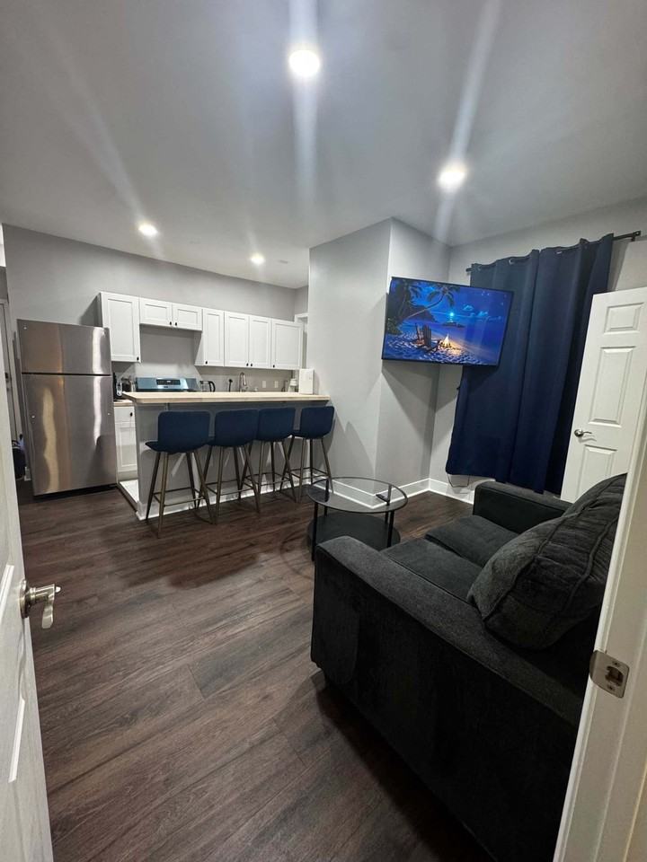 126 Bainbridge St #1472406P - Photo 3 of 7