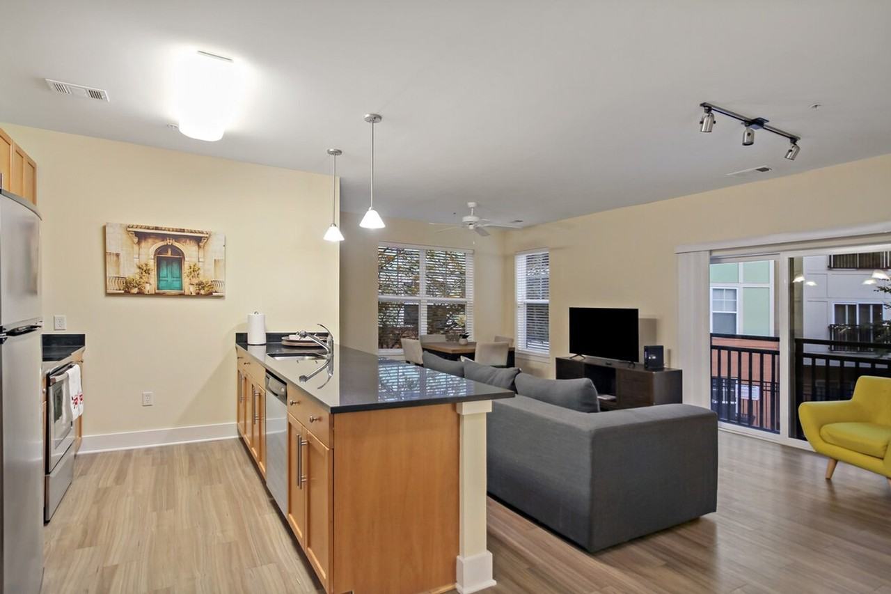 615 S Columbus St #1473417P - Photo 2 of 49