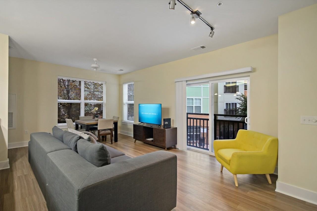 615 S Columbus St #1473417P - Photo 6 of 49