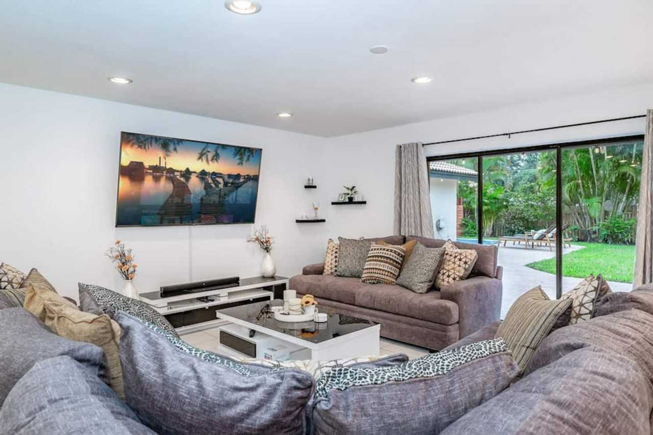 830 Sw 14th Ct #1475653P - Photo 2 of 46