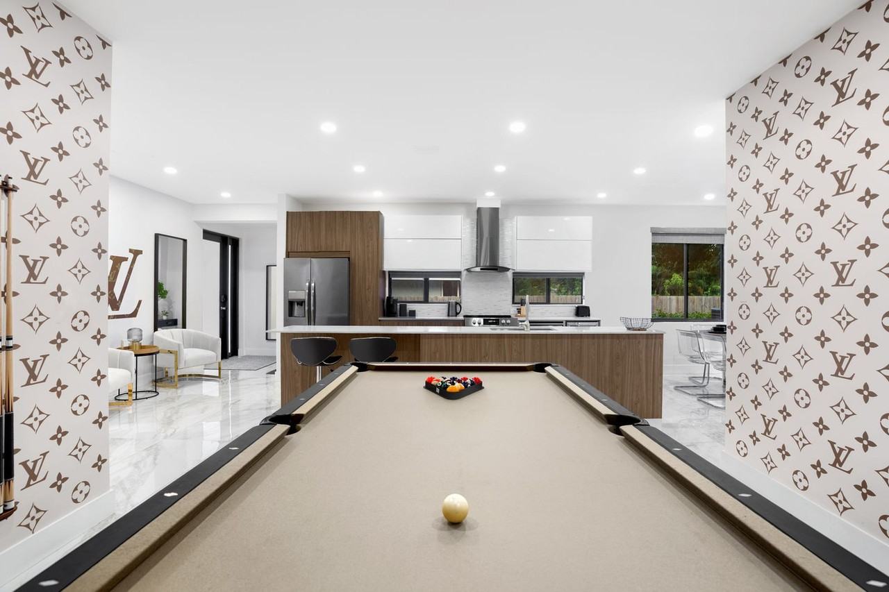 826 Southwest 14th Court - Photo 2 of 50