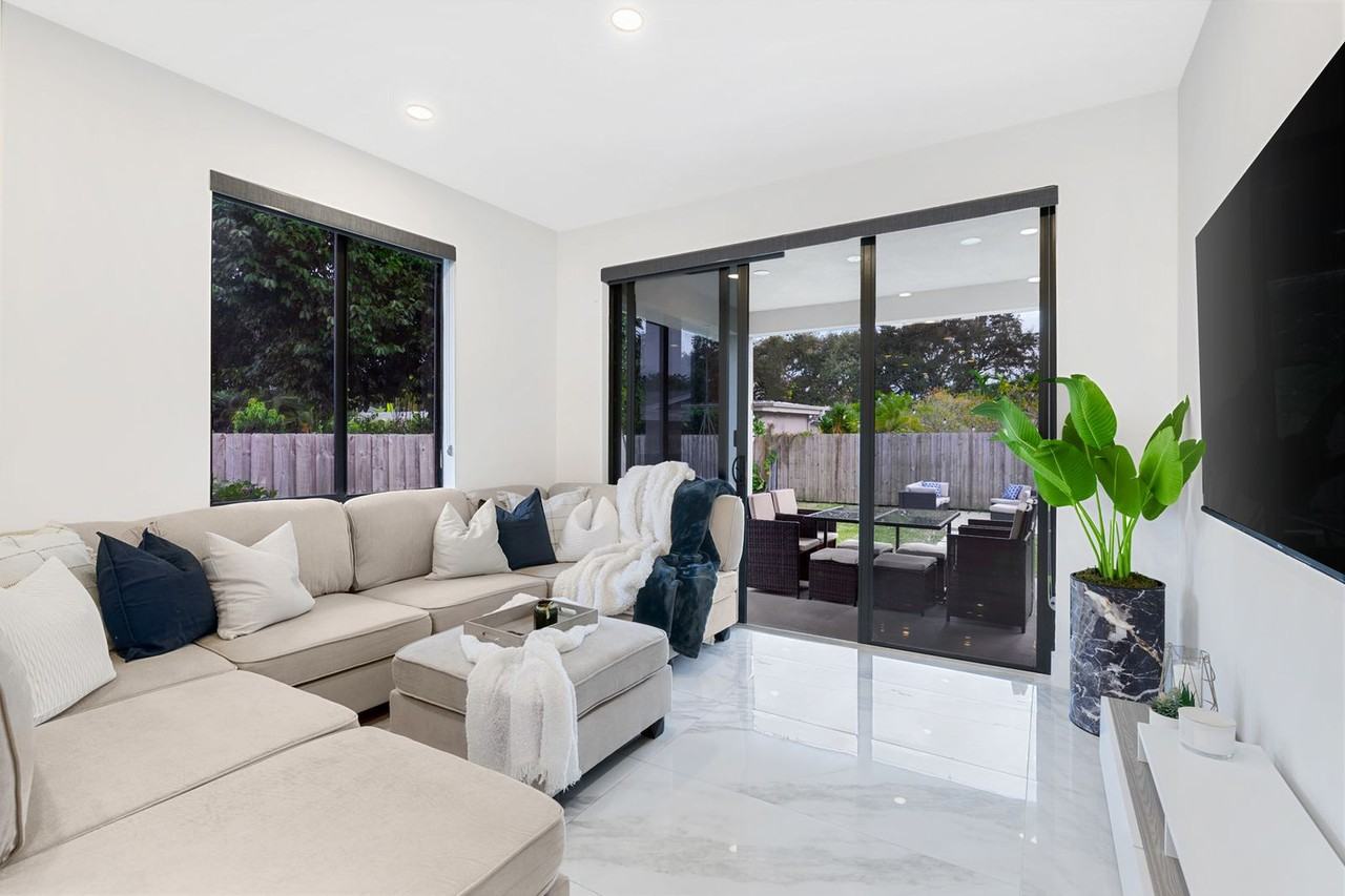 826 Southwest 14th Court - Photo 5 of 50