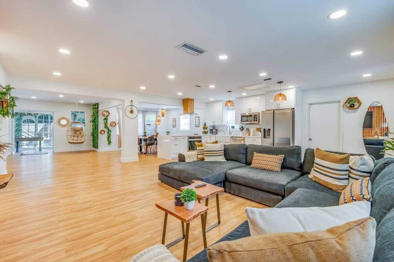 1814 Nw 14th Ave #1475642P - Photo 4 of 50