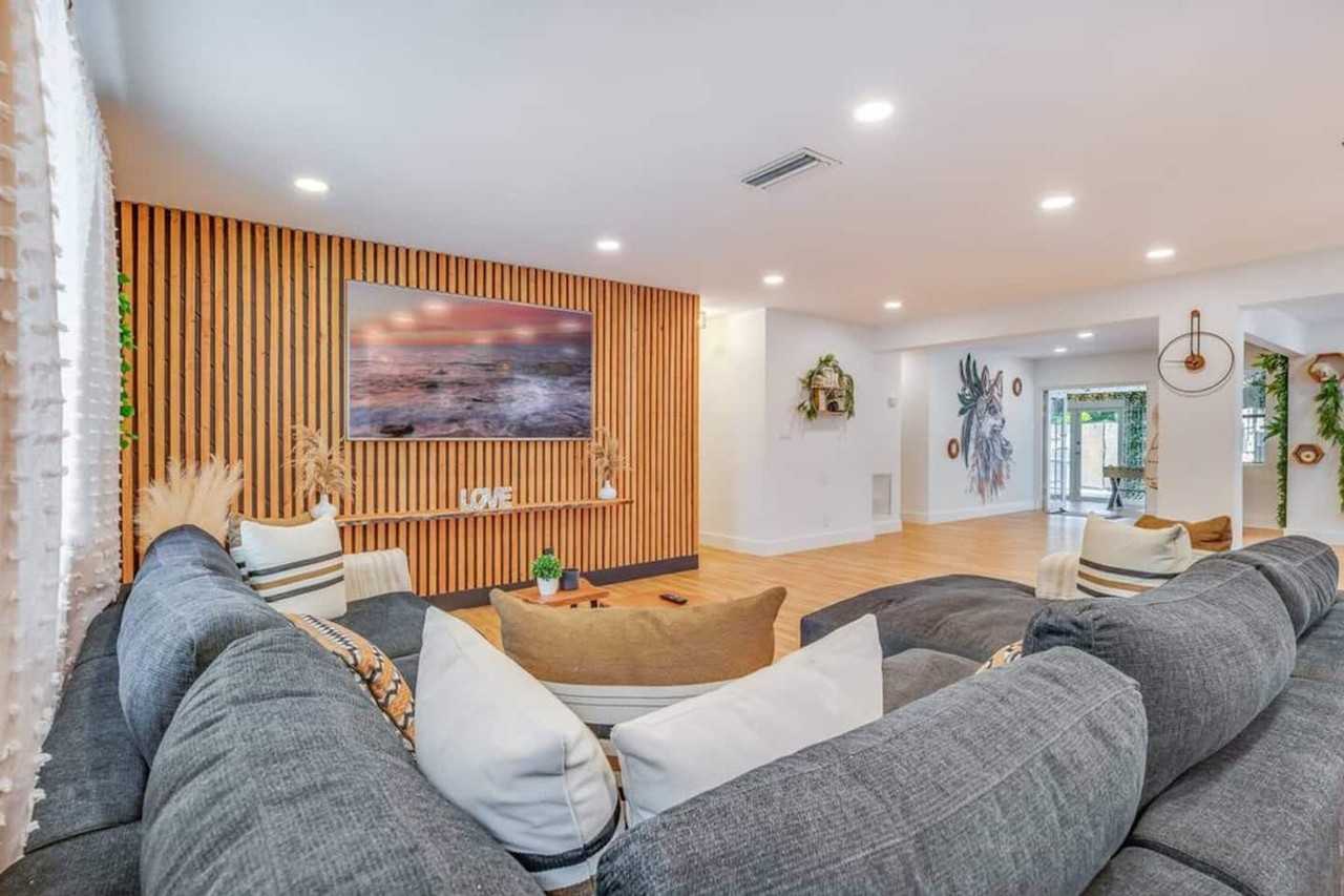 1814 Nw 14th Ave #1475642P - Photo 6 of 50