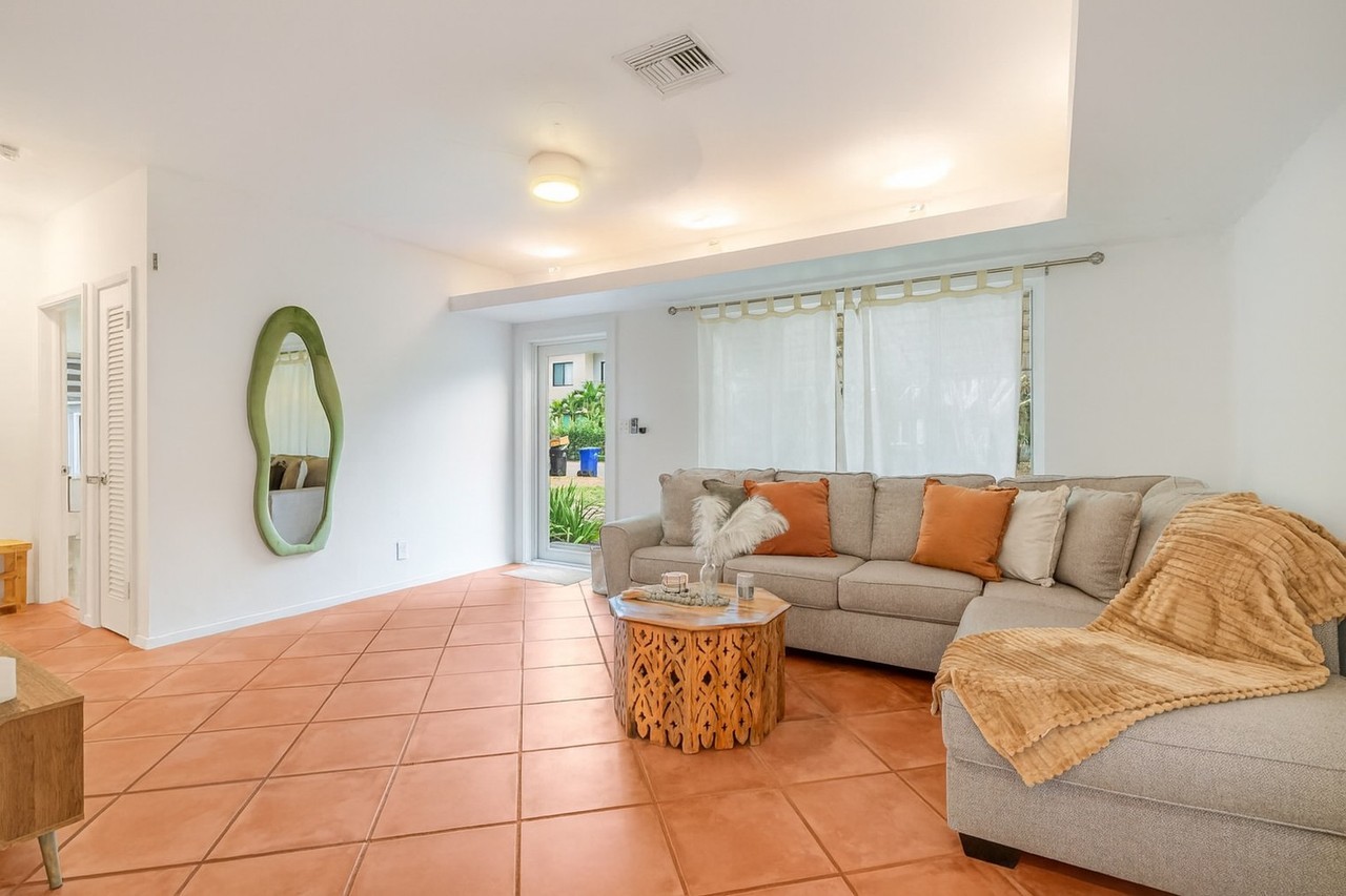 1516 Sw 8th Ave #1475643P - Photo 4 of 44