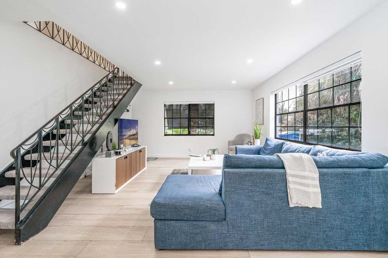 809 Sw 14th Ct #1475655P - Photo 4 of 30