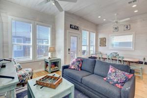 featured image of 527 Sandburr Ln