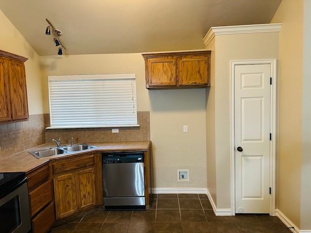 1009 Harvest Drive - Photo 6 of 25