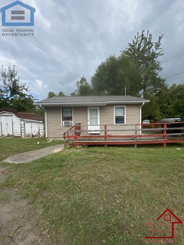 6051 Nashville Hwy - Photo 2 of 10