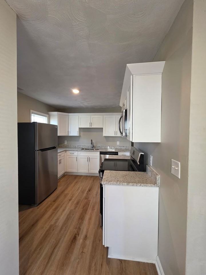 1704 Holly Dr - Photo 4 of 6