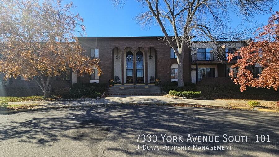7330 York Ave S