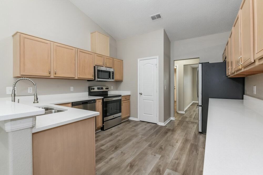 942 Cork Oak Ln - Photo 7 of 16