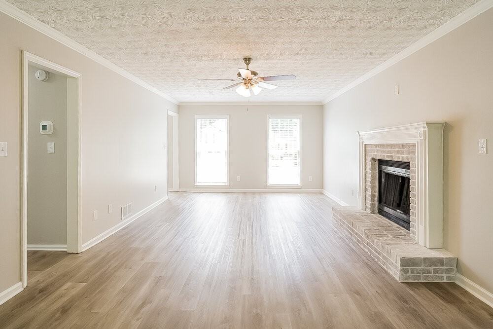 1009 Trestle Dr - Photo 5 of 17