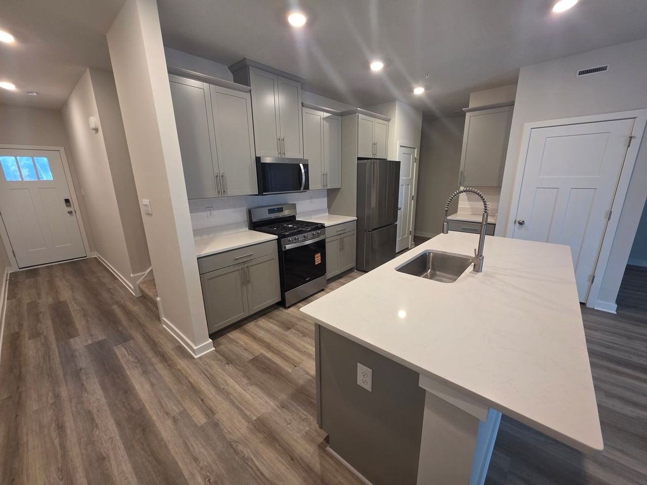 128 River Ridge Dr - Photo 4 of 45