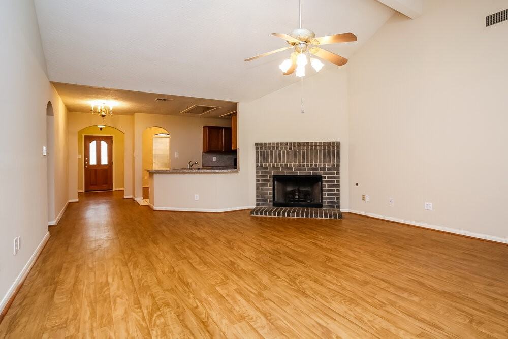 18714 Timber Spring Dr - Photo 4 of 20