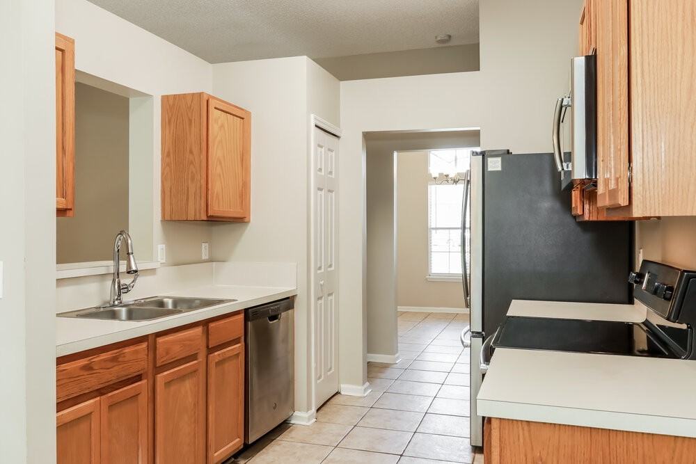 7811 Invermere Blvd N - Photo 5 of 14